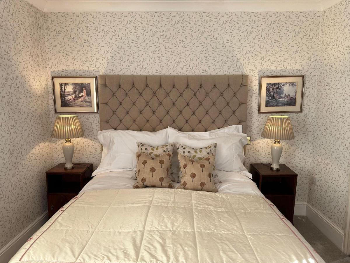 Burford Lodge Hotel - Adults Only מראה חיצוני תמונה